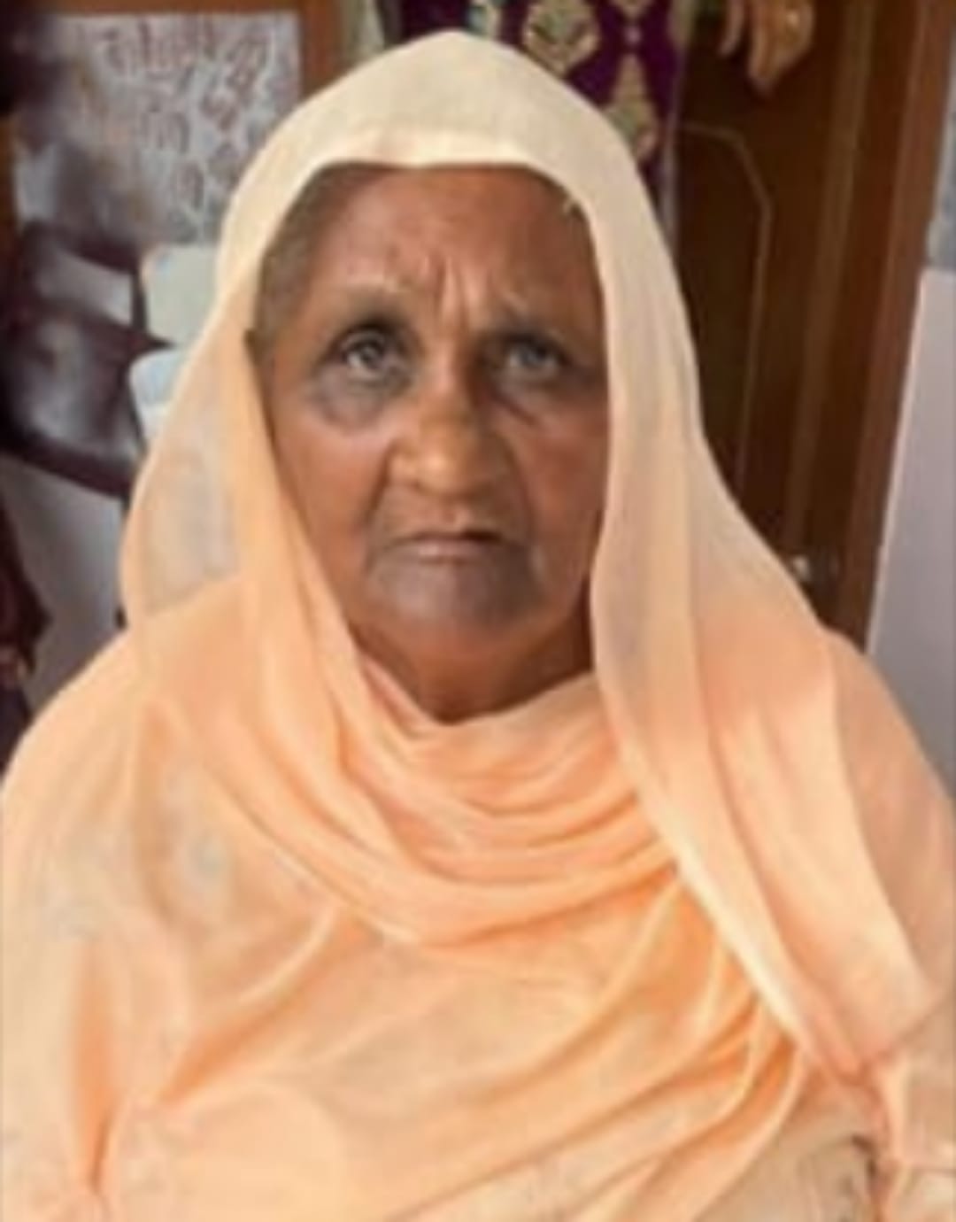 Head Cashier of Shree Khuralgarh Sahib Dr. Harbhajan Singh shock, mother passes away.